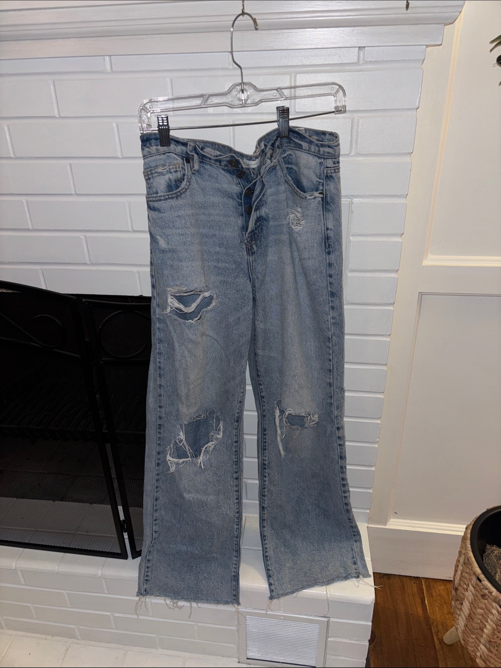 Altar’d State Women’s Light Blue Distressed Straight-Leg Jeans